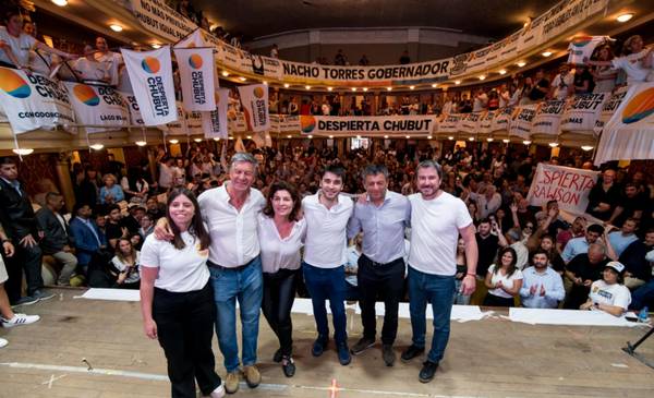 Ante una multitud, Despierta Chubut cerró su campaña en el Teatro Español