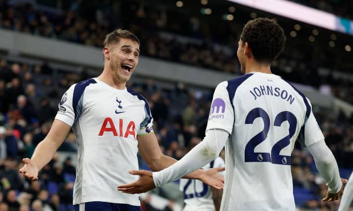 Everton 0-3 Tottenham: Micky van de Ven at the double as Spurs climb into third