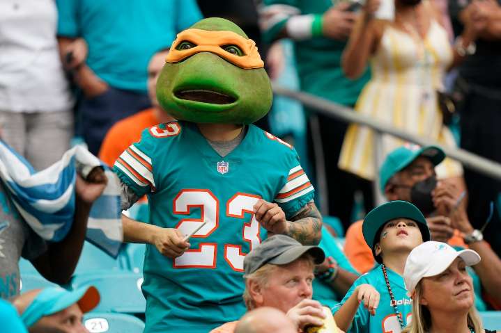 You can watch NFL RedZone Week 8 streaming free today with new trial offers, promo codes as Streameast, Crackstreams, Methstreams are still down and not working