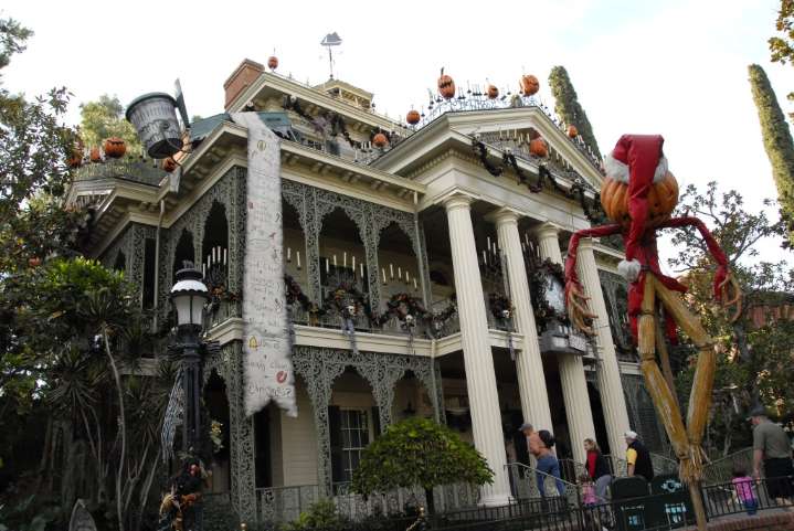 Woman dies after riding Haunted Mansion at Disneyland