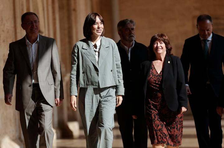 La presidenta de la AVL denuncia el “momento crítico” que sufre el valenciano y pide a Mazón respeto y que la deje trabajar