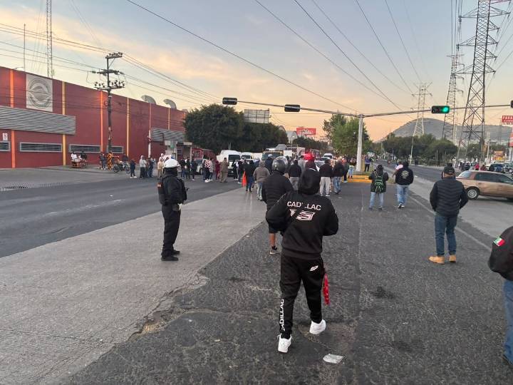 Lunes de caos vehicular: “piperos” bloquean la México-Puebla y otros puntos en la CDMX y EDOMEX