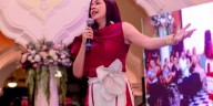 Hermana de Layda Sansores inicia Informe del DIF de Campeche cantando