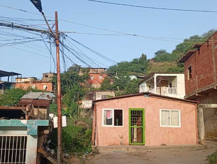 Nueva falla eléctrica dejó sin luz a varias viviendas de la zona alta de Bello Monte