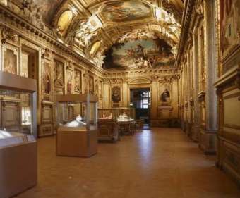 El espectacular robo de joyas en el Louvre termina mal por un error de los ladrones