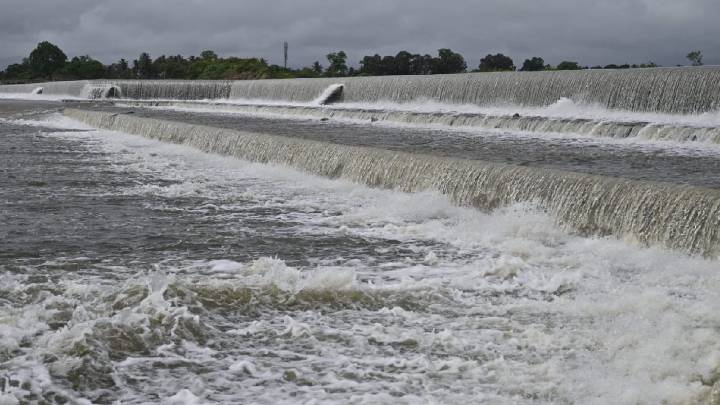 Tamil Nadu Weather Report: Low-pressure system intensifies, heavy rains forecast in these districts