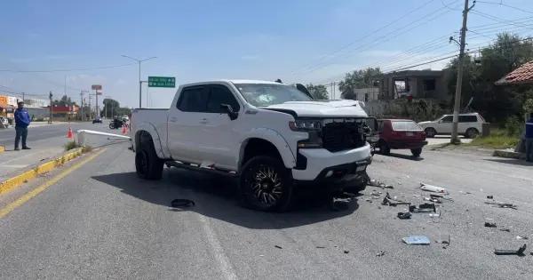 Cuantiosos daños en choque de vehículos rumbo a Zacatecas