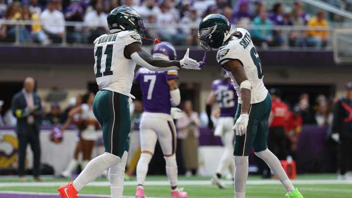 DeVonta Smith, Jalen Hurts have huge games as Eagles beat Vikings