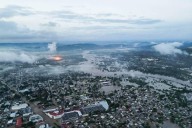 ‘Raymond’ causará lluvias intensas en la costa Este; mientras condiciones climáticas inundan la costa Oeste
