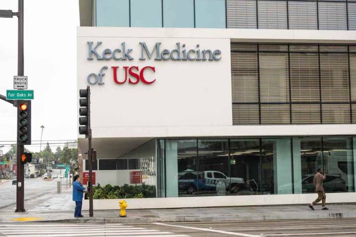 Hundreds of USC Keck nurses start 24-hour strike, cite ‘unsafe staffing conditions’