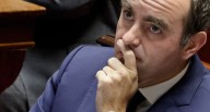 Primer ministro de Francia Sébastien Lecornu sobrevive a dos mociones de censura últimasa