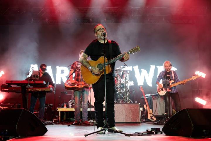 Aaron Lewis & The Stateliners to headline M&T Bank Center in 2026