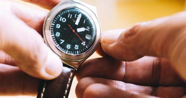 Cambio horario de invierno 2025: ¿se adelanta se atrasa el reloj este fin de semana?