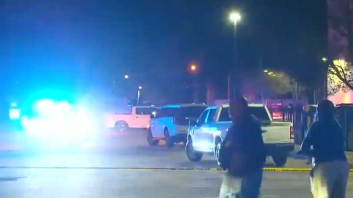 1 La. deputy killed, 1 critically injured in courthouse shooting