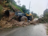 Reconstruyen caminos dañados por lluvias en Hidalgo
