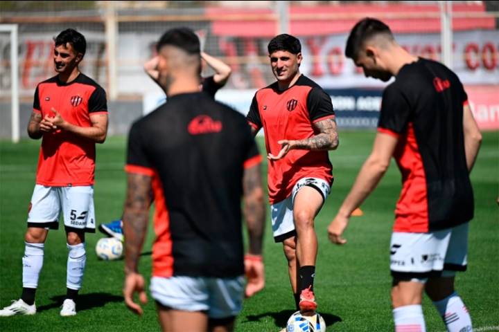 Patronato: licenciaron al plantel, Gómez charlará con la dirigencia y hay jugadores en la mira