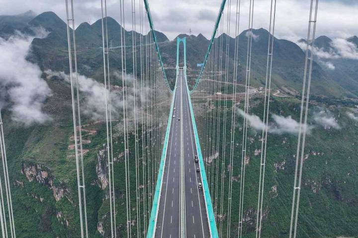 Bungee Jumping Safety Worker Describes What It's Like atop the World's Tallest Bridge