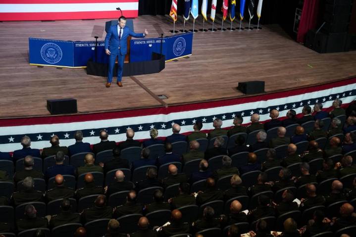 W.J. Hennigan: Hundreds of officers, 2 long hours of political theater