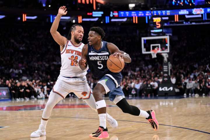 Knicks are holding back superstar from fully taking over offense