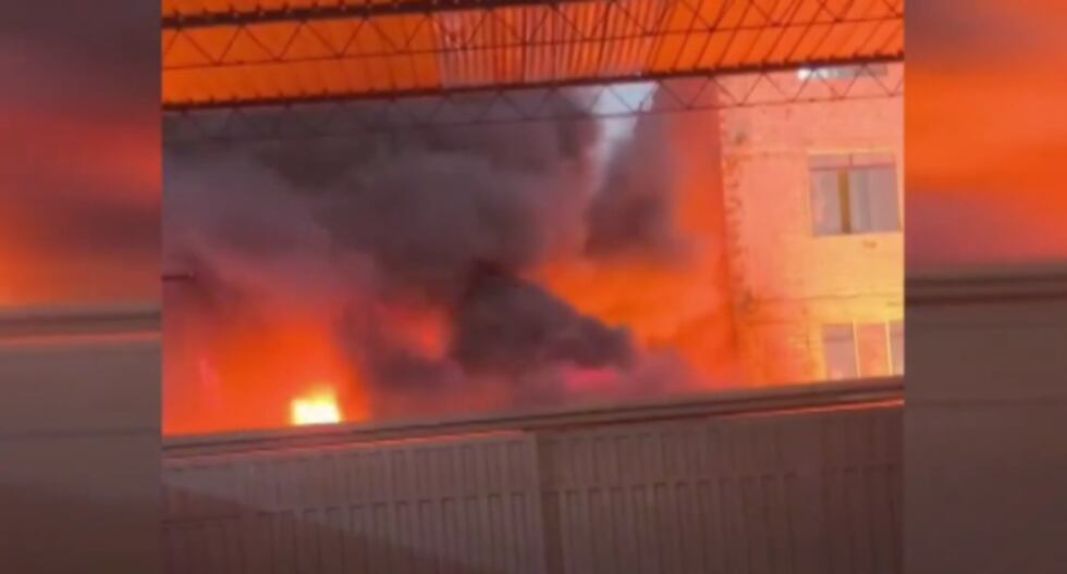 Incendio en el mercado Unicachi de Comas movilizó a 7 unidades de bomberos