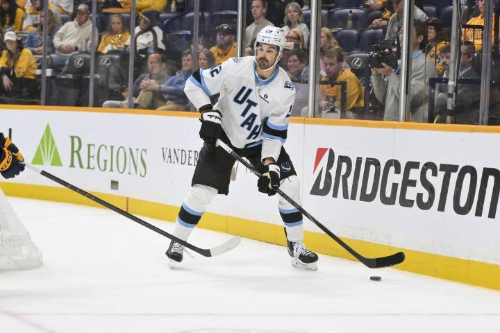 Deadspin | Another close game could be on deck for Blackhawks, Mammoth