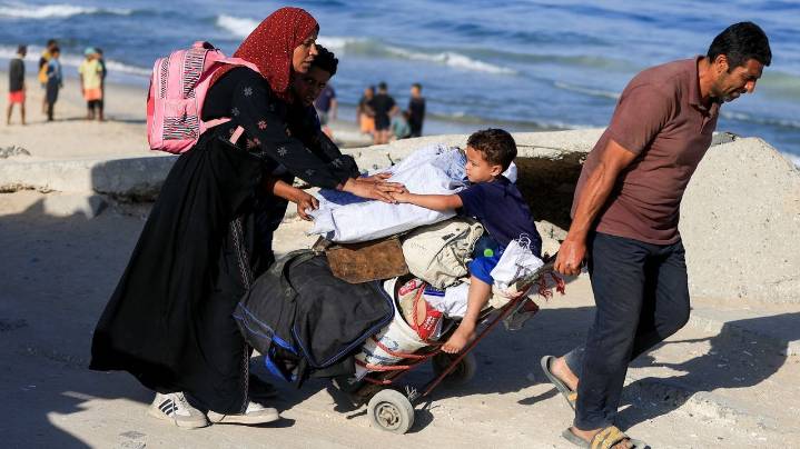 Miles de personas piden en Gijón una paz duradera y justa para Palestina: «Tienen derecho a vivir en su tierra»