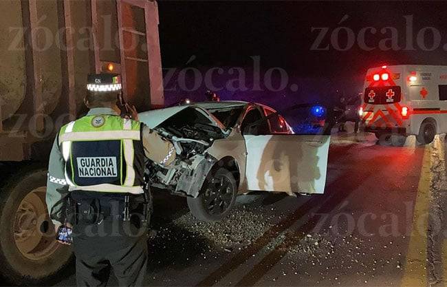 Se impacta auto contra camión de carga en carretera 29 en Acuña