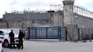 Israel comenzó el traslado de prisioneros palestinos como parte del acuerdo de intercambio de rehenes