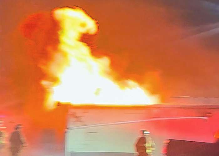 Fire destroys Middletown business