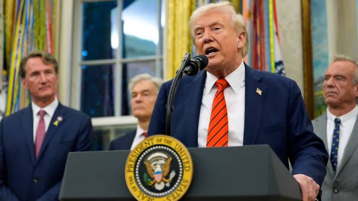 Trump Threatens Tech Export Limits, New 100% Tariff On Chinese Imports Starting November 1 Or Sooner