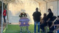 Despiden familiares y amigos a 'Rosy' en el seccional de las Varas