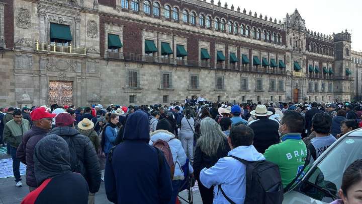 Se manifiestan Sindicatos de la Educación Media Superior en Palacio Nacional; exigen homologación salarial