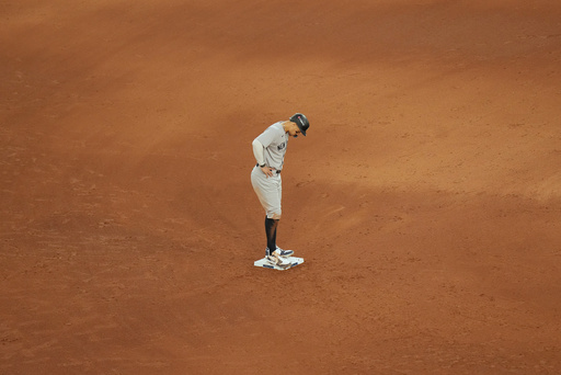 Tras fallas de Judge y Stanton en momento clave, el bullpen de Yankees se desmorona