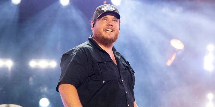 Luke Combs announces Iowa concert in new tour
