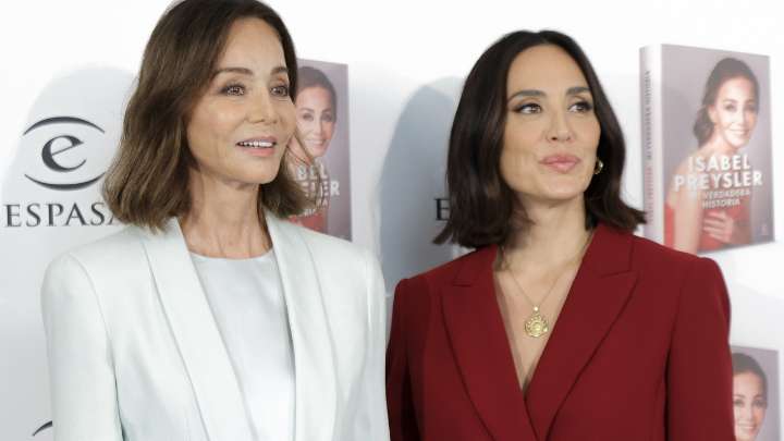 Tamara Falcó el gran apoyo de su madre con el traje más elegante (y rebajado) de su colección: cuesta 278 euros