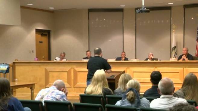 City council reverses firing of Alabama officer involved in chase that led to deadly crash
