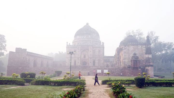 Air quality in Delhi remains ‘very poor’ post-Diwali; min temp at 21.8°C