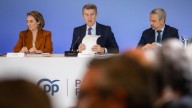 Feijóo se reúne en Soria con autónomos para escuchar propuestas y denunciar el "sablazo" del Gobierno