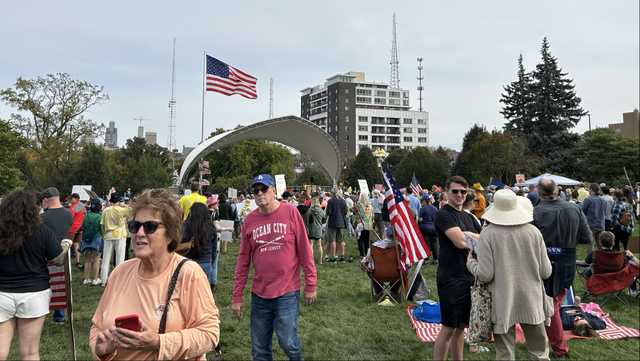'No Kings' demonstration draws thousands in Omaha