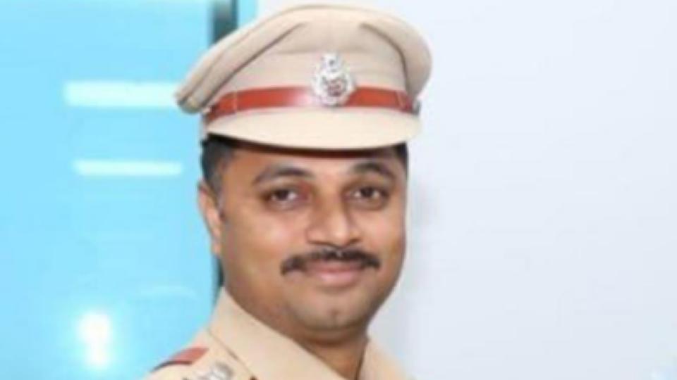 Mobile thief injured after he tried to attack DCP in Chaderghat