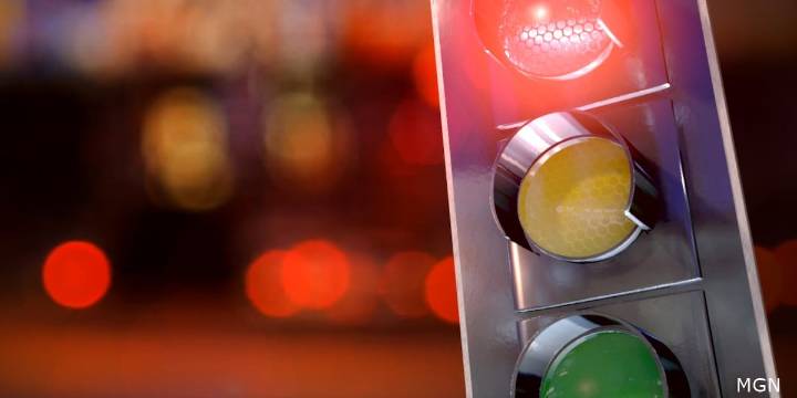 18-wheeler catches fire, closes down parts of Interstate 20 in Smith County