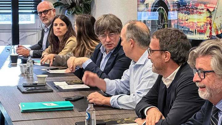 La dirección de Junts, con Puigdemont al frente, acuerda por unanimidad romper con el PSOE