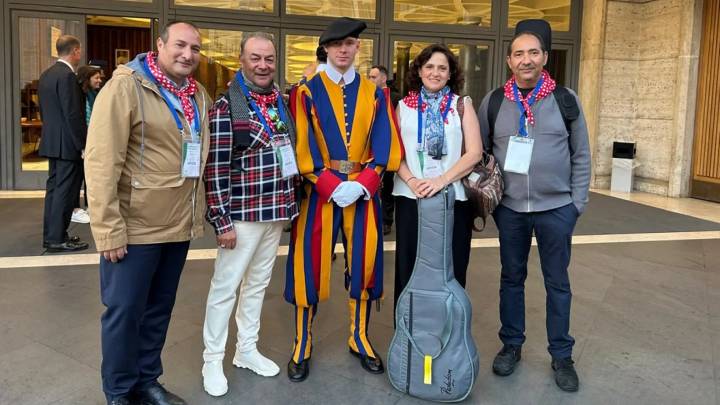 Así es el barrendero rumbero radicado en Zaragoza que encandiló al Papa León XIV