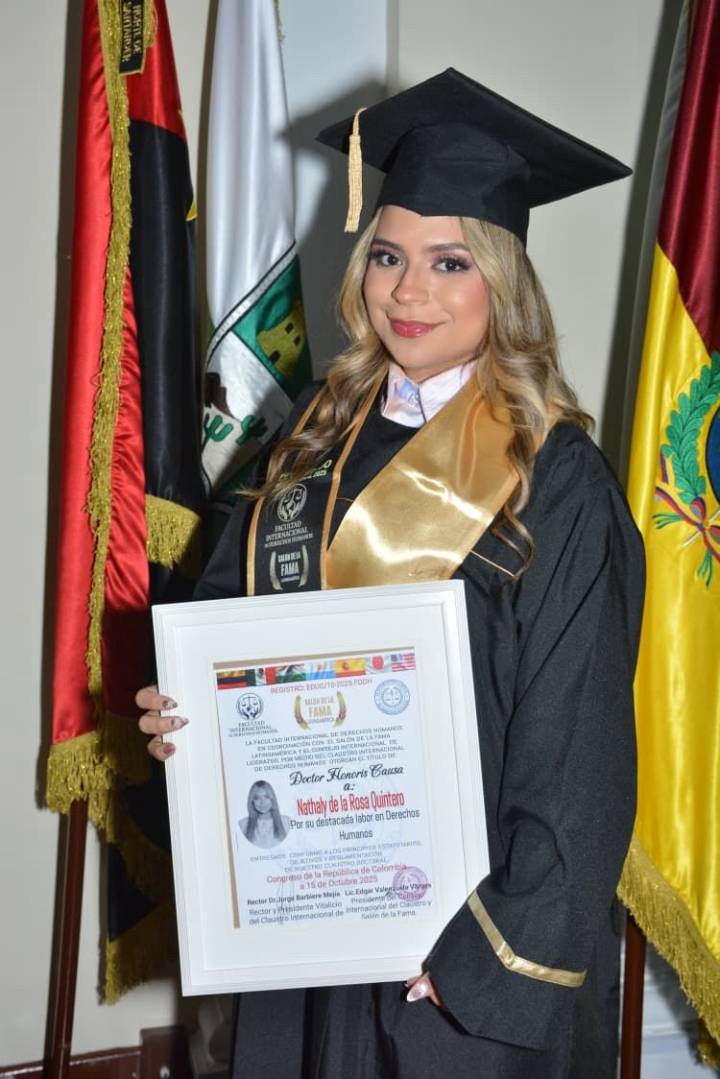 Abogada cartagenera Nathaly De la Rosa Quintero, recibió Honoris Causa en D.H