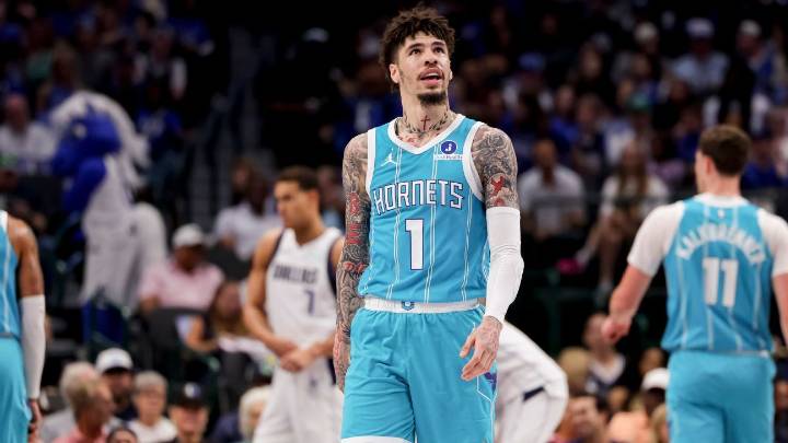 Hornets' LaMelo Ball fined $35K for making obscene gesture
