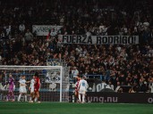 Aficionados del Copenhague mandan mensaje de apoyo a Huescas tras su lesión