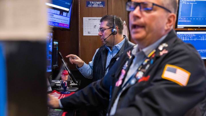 The Fed has cut rates with the S&P 500 at a record four times before. Here's what happened next