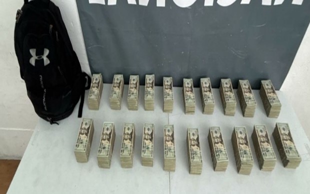 Vinculan a proceso a sujeto que transportaba 200 mil dólares sin procedencia legal