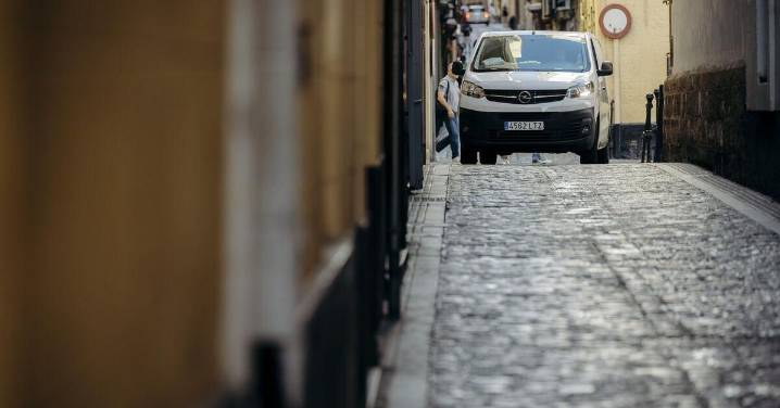 Estos son los vehículos que necesitarán permiso para entrar en el centro de Cádiz con la Zona de Bajas de Emisiones
