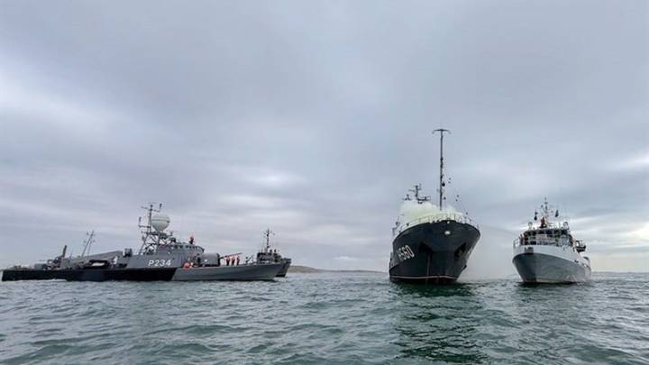 Iran, Azerbaijan Hold Joint Naval Drill In Caspian Sea
